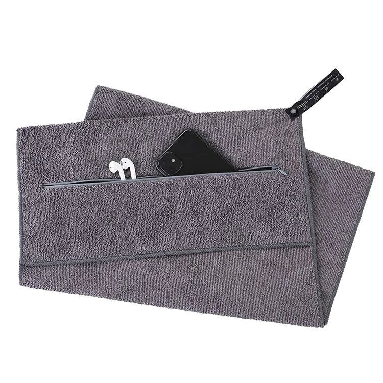 Toalla de gimnasio gris oscuro con bolsillo de cremallera